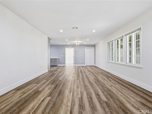 3rd image of 10517 Cimarron St