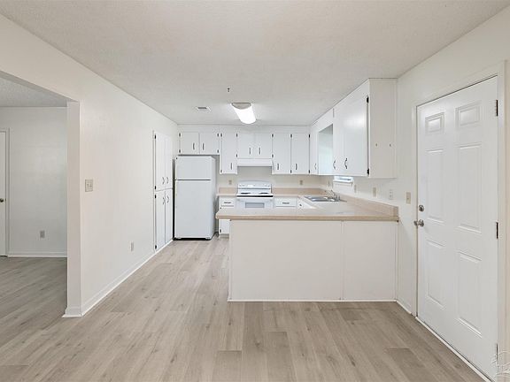 4th image of 7422 Sandy Creek Dr