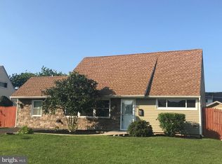 28 Macintosh Rd, Levittown, PA 19056