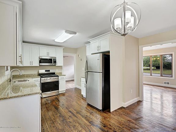 4th image of 84 Rosewood Dr