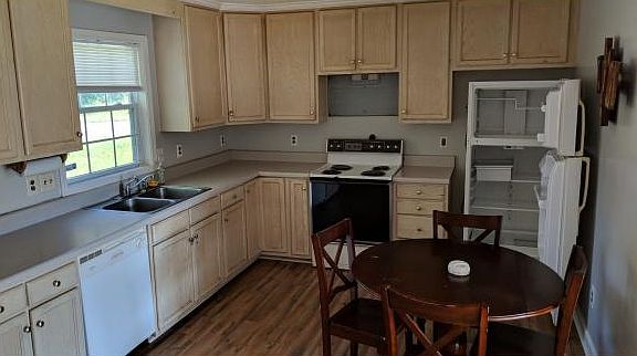 2nd image of 1676 Apple St
