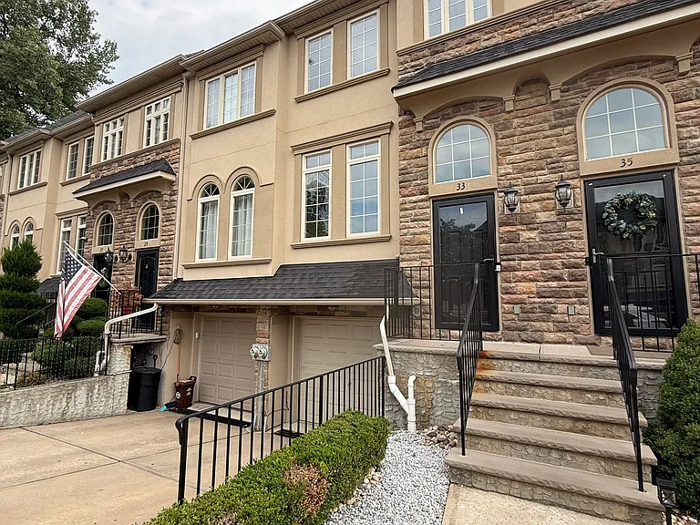 Monarch Ct — Photo 3
