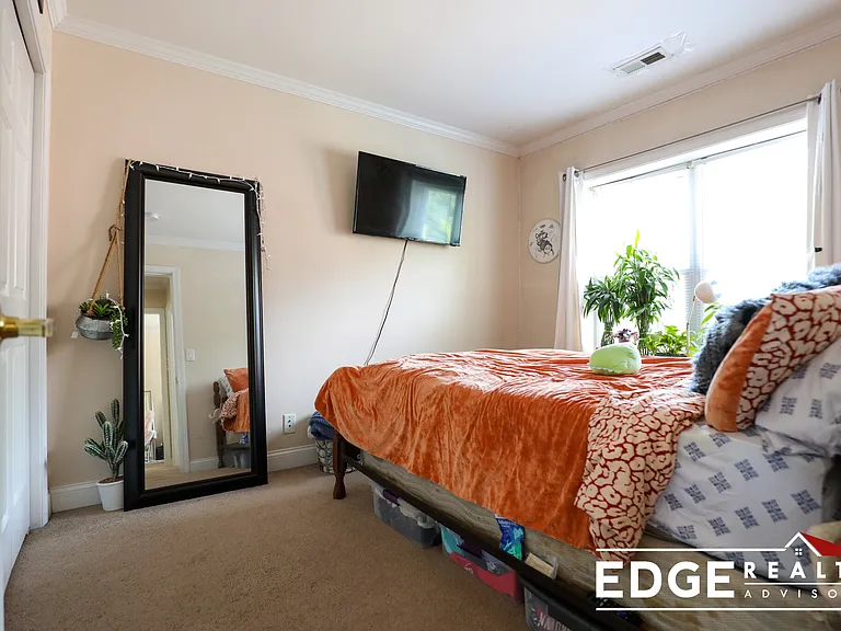 168 Newton St #4 — Photo 6