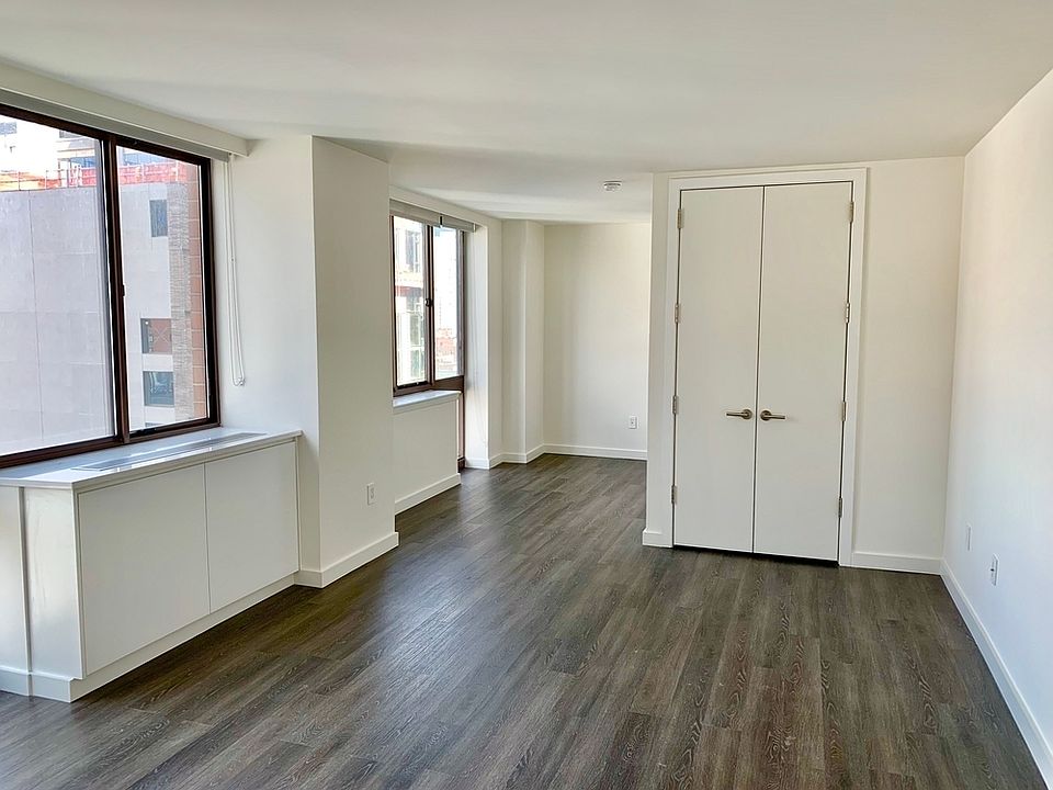 1st image of 520 W 43rd St APT 16C