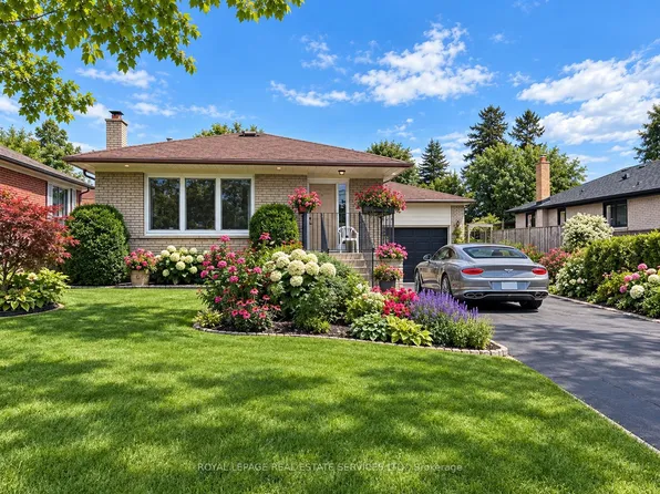 305 Queen Mary Dr, Oakville, ON L6K 3L5