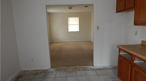 4th image of 13183 North St
