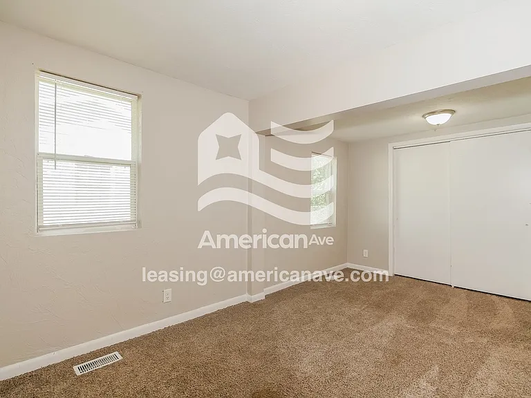 1833853_011_wm_-_main_bedroom_13116456.jpg