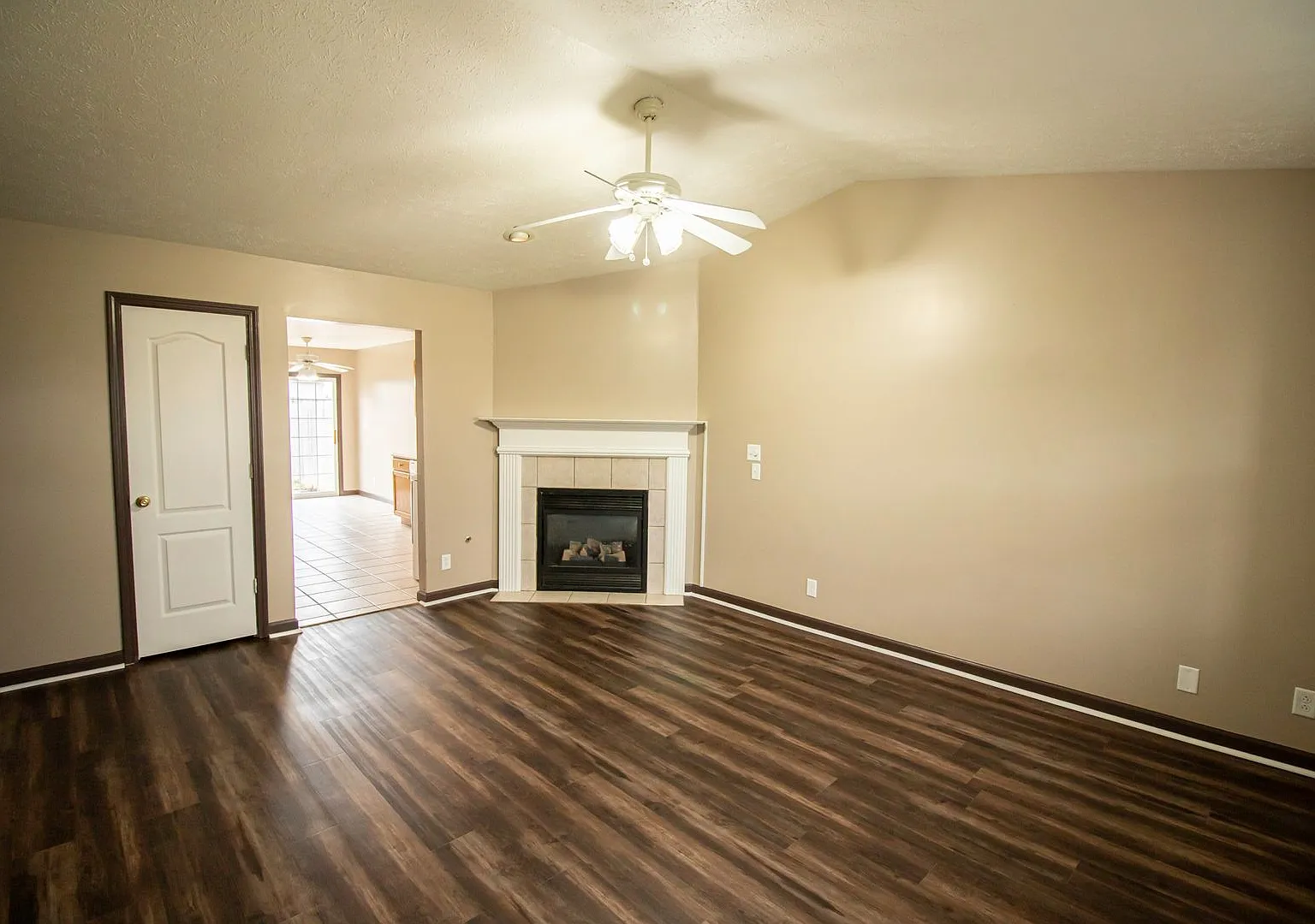 2225 Bridgewater Circle — Photo 2