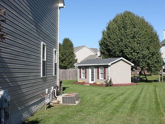 3rd image of 45420 Buttercup Ln