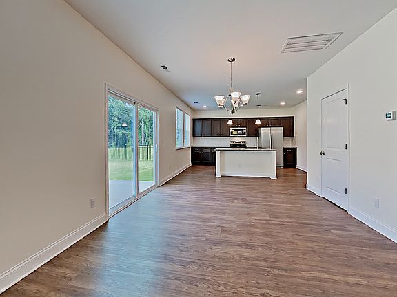 5th image of 440 Bluewater Cir