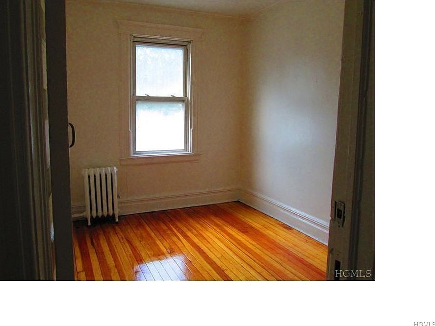 2nd image of 424 E 5th St #2nd