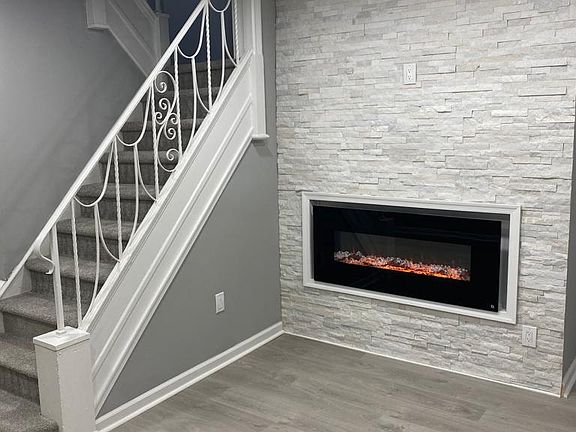 5th image of 221 E Upsal St