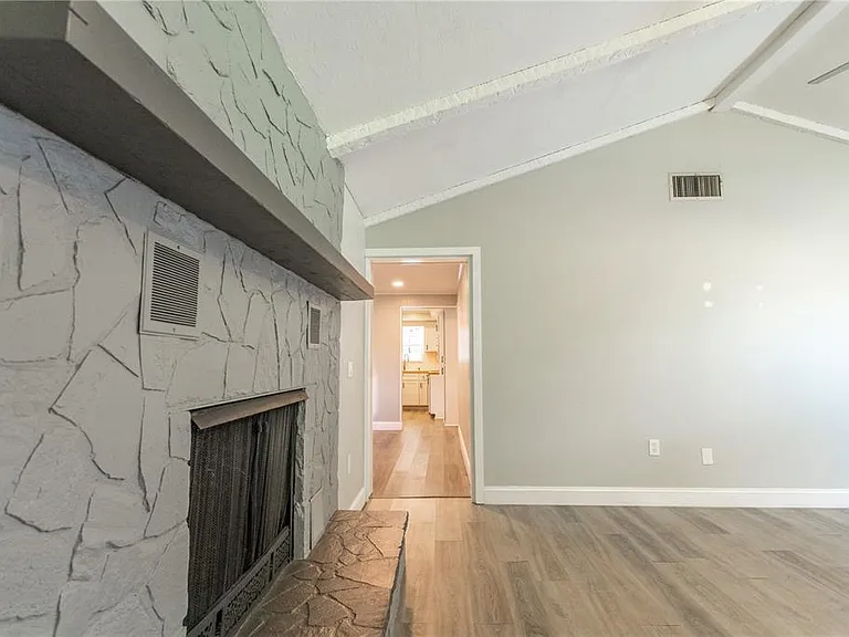 2021 Valley Dr — Photo 20