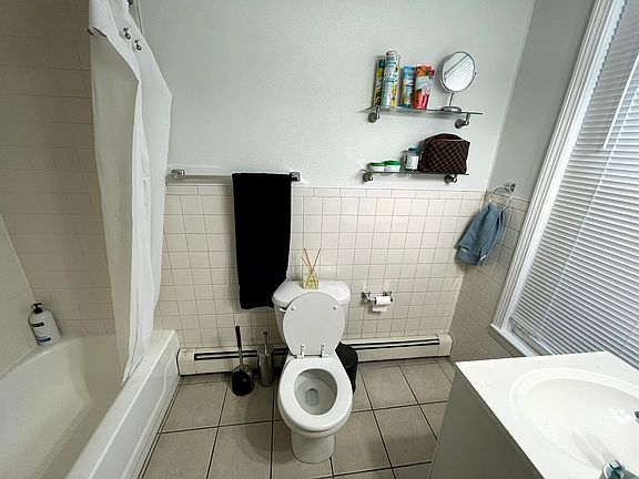5th image of 79 Oak St Floor 1