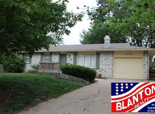 1200 Givens Rd, Manhattan, KS 66503