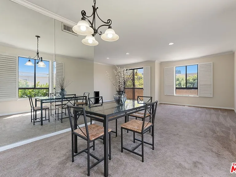 1315 Roxbury Dr #201 — Photo 9