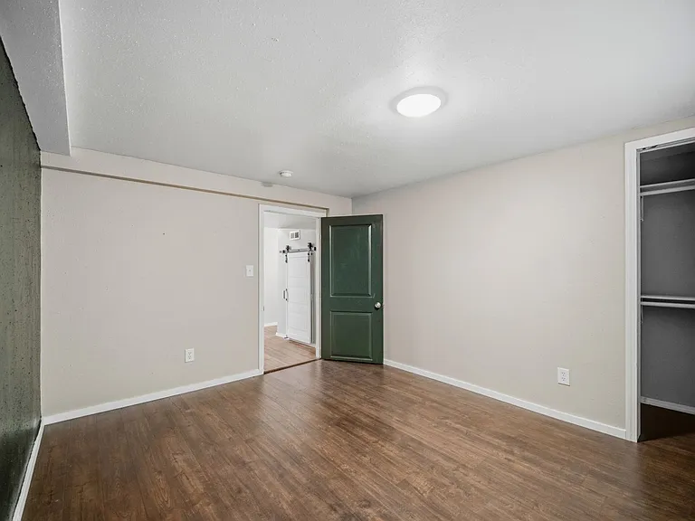 2527 W Liberty Ave — Photo 29