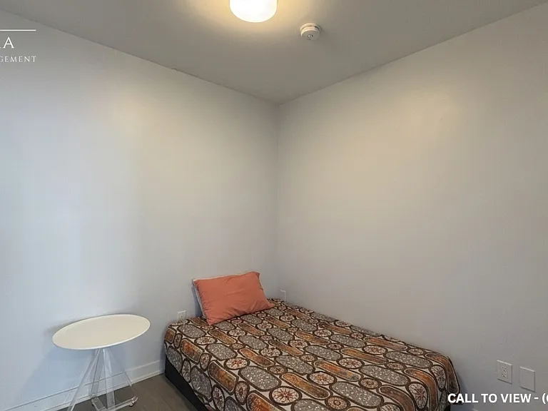 212 King William St #401 — Photo 4