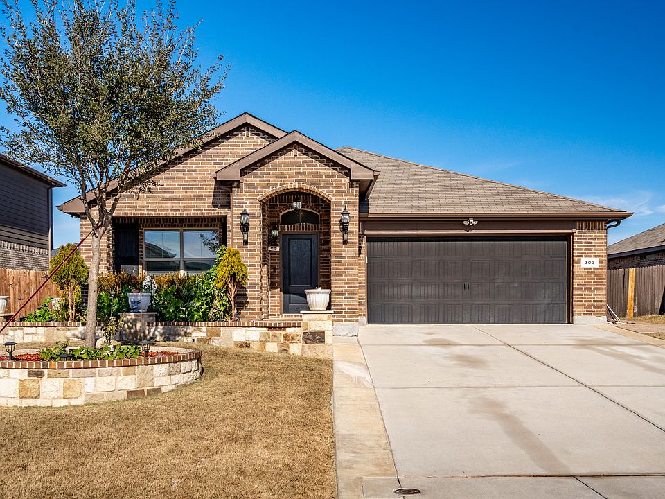 1st image of 303 Triple Crown Ln