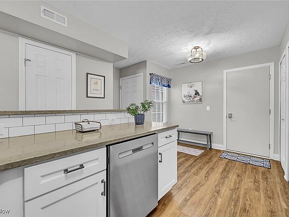 5th image of 6715 N Ivy Ln