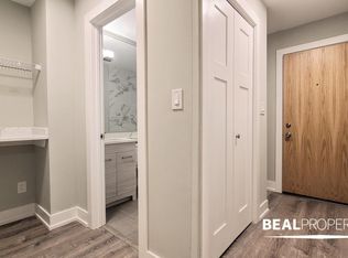445 W Barry, Chicago, IL 60657