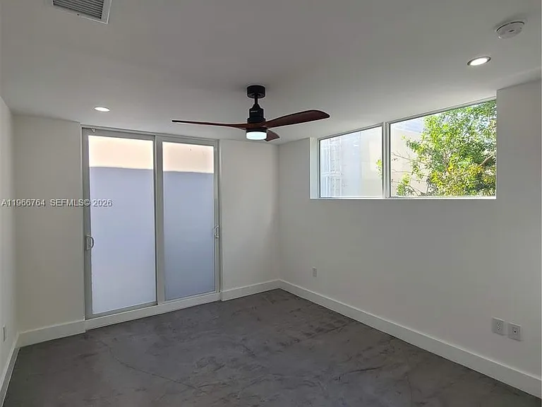 825 Michigan Ave #7 — Photo 9