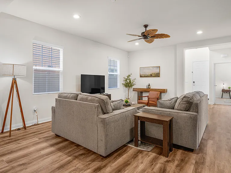 679 Nile River Dr — Photo 2
