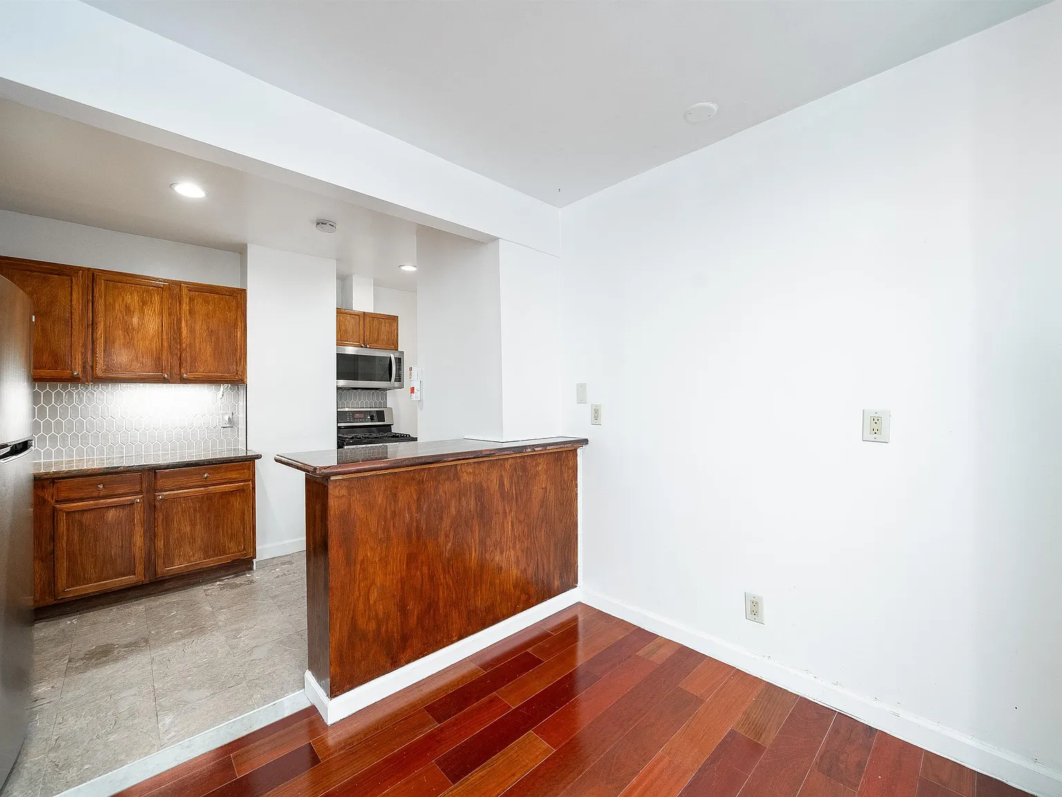 3 bed, 2.0 bath, 1122 sqft, $4,800 — Photo 4