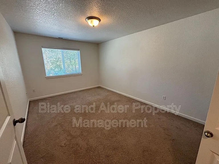 345 Norway St NE — Photo 29