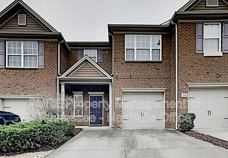 1221 Bainbridge Dr — Photo 1