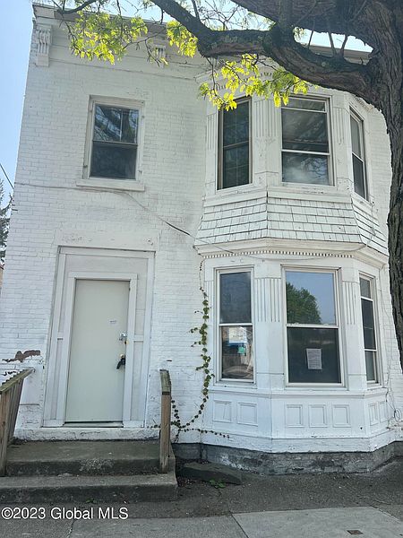 2nd image of 642-644 3rd Avenue