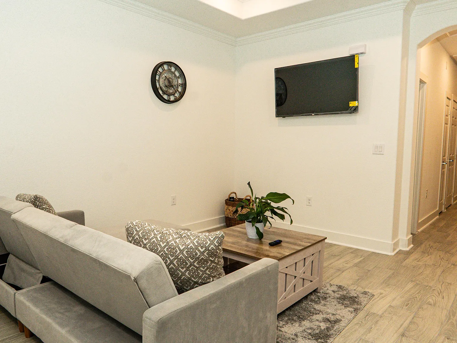 3 bed, 2.5 bath, 2524 sqft, $1,048 — Photo 4