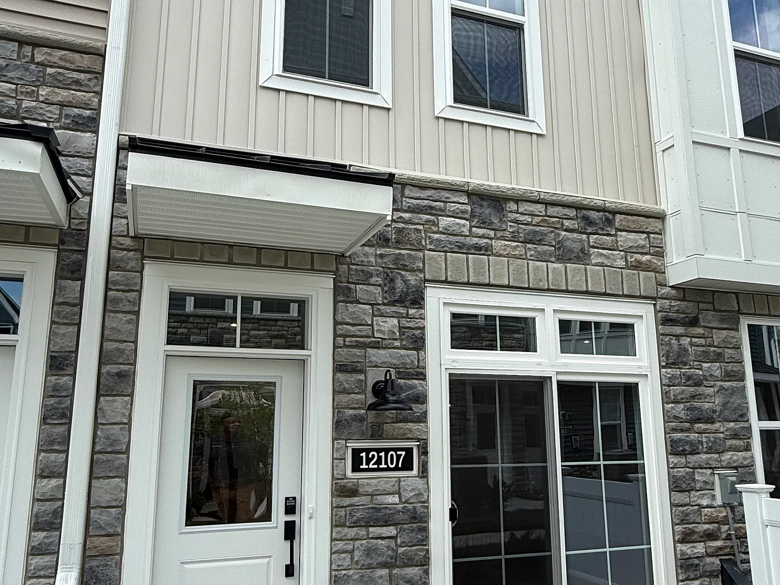 3 bed, 1860 sqft, $4,050 — Photo 1