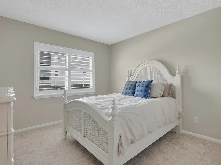 4049 Ocean Dr #204 — Photo 19