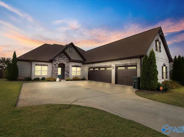 325 Summerglen Rd SW, Madison, AL 35756