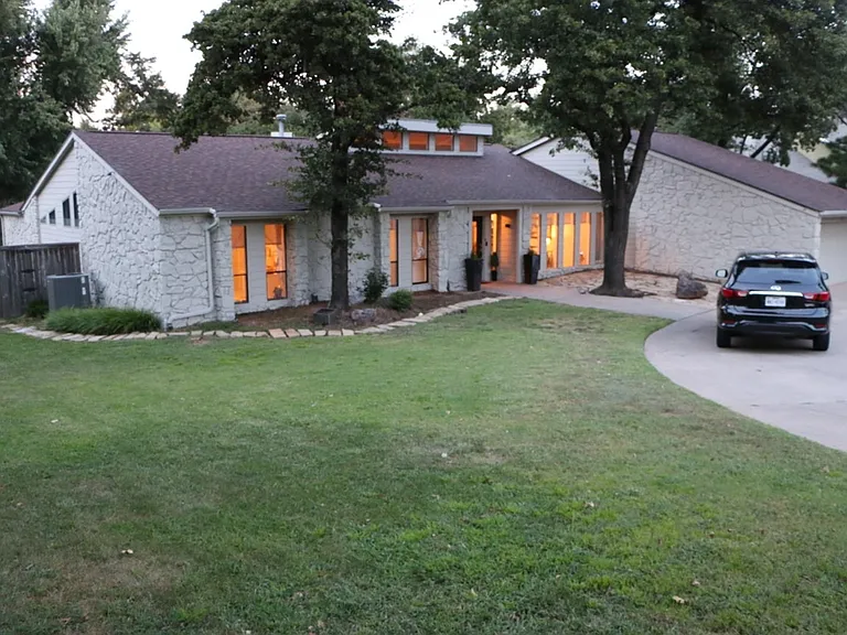 1925 Bunting Ct — Photo 61