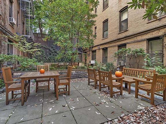 5th image of 442 Hudson St #5F