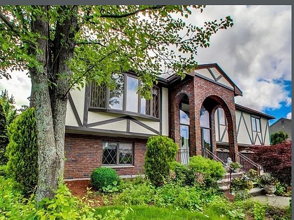 sprawling custom built split