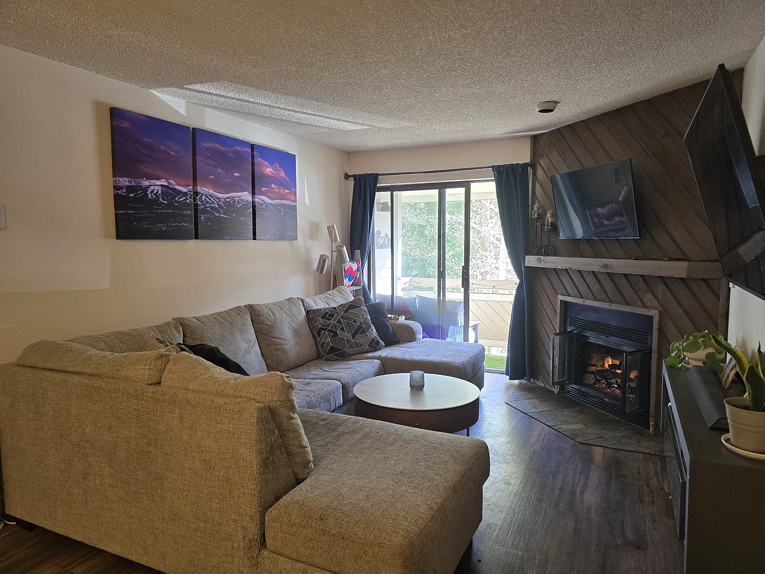 2 bed, 861 sqft, $6,000 — Photo 1