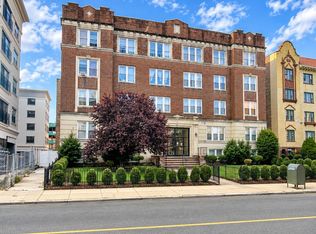 115 Halsted St, East Orange, NJ 07018