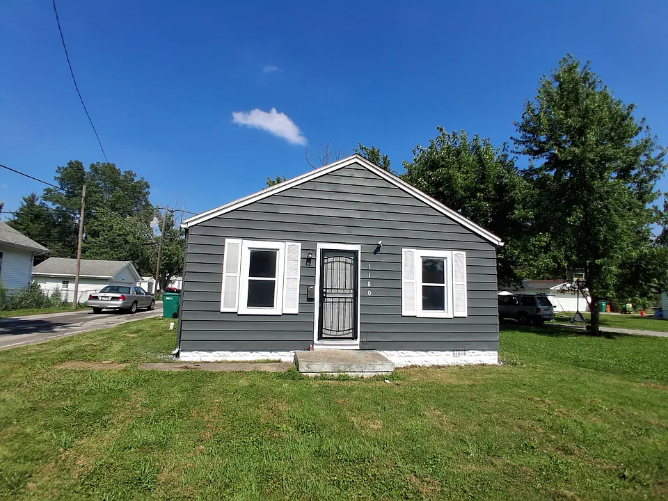 1180 N Summit Ave