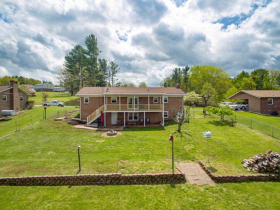 3rd image of 105 Greenhaven Dr