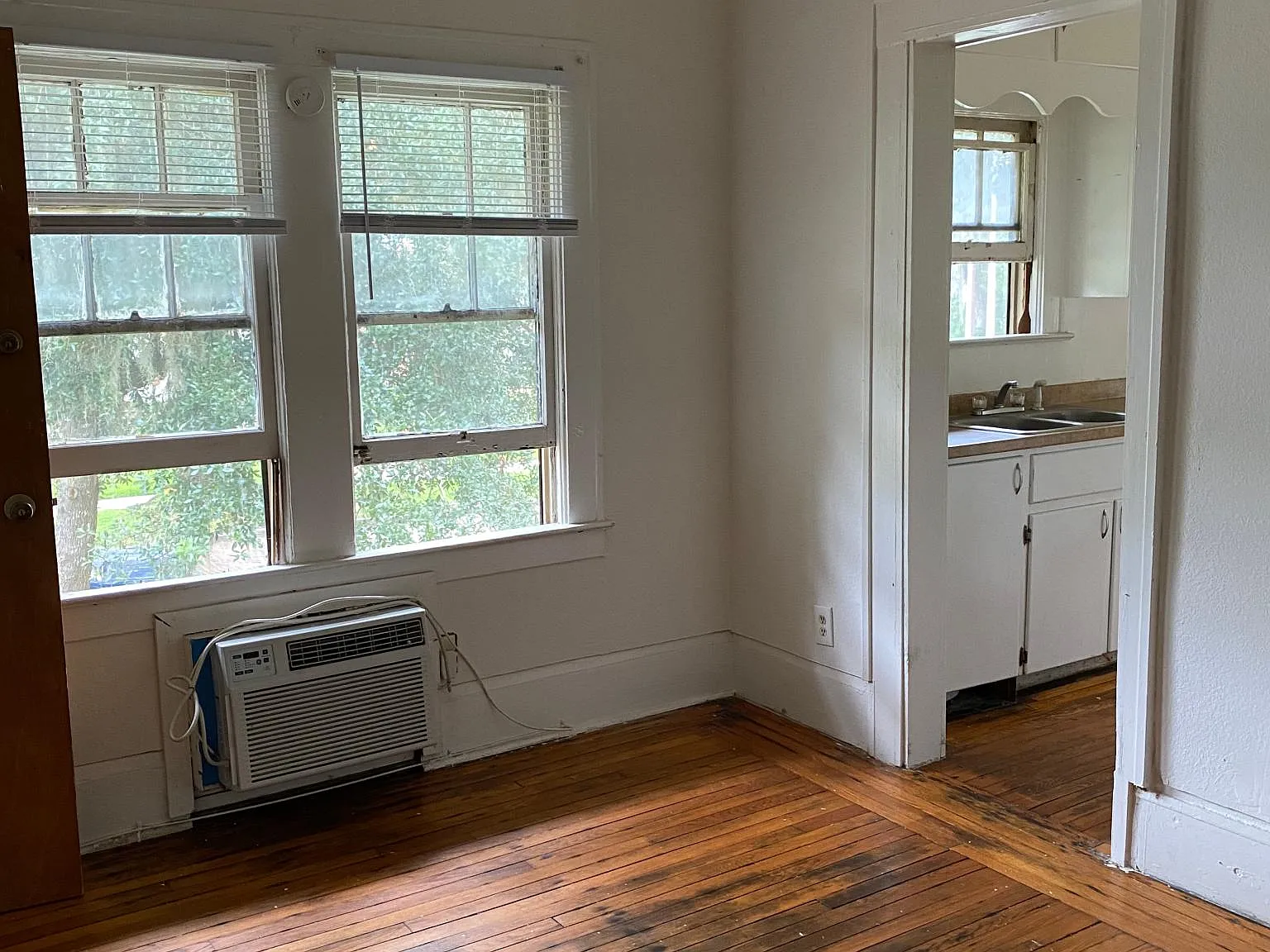 627 E Concord St — Photo 4