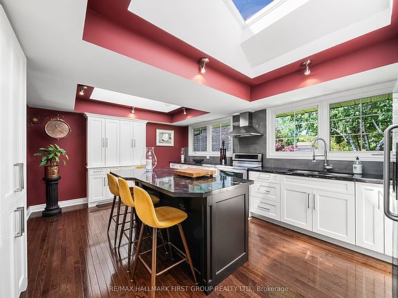 5th image of 1889 Appleview Rd