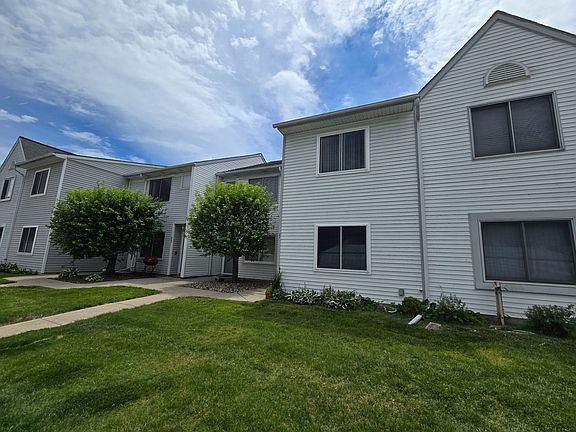 3rd image of 27 Rosebud Ln