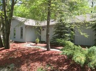 11725 Point Overlook Pl, Strongsville, OH 44136