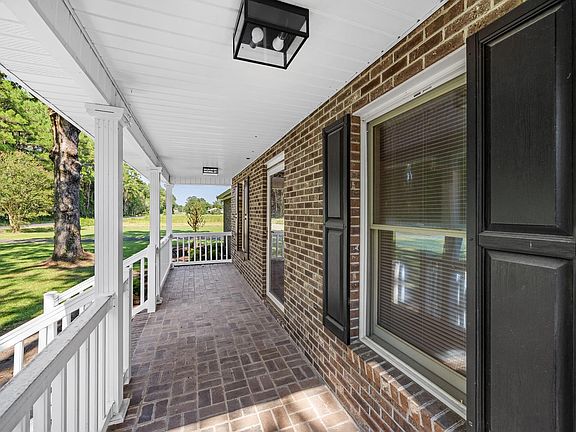 3rd image of 1576 Carl Rd.