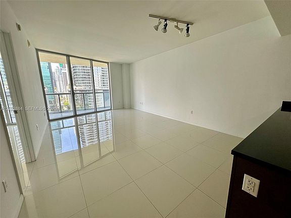 5th image of 475 Brickell Ave APT 1614