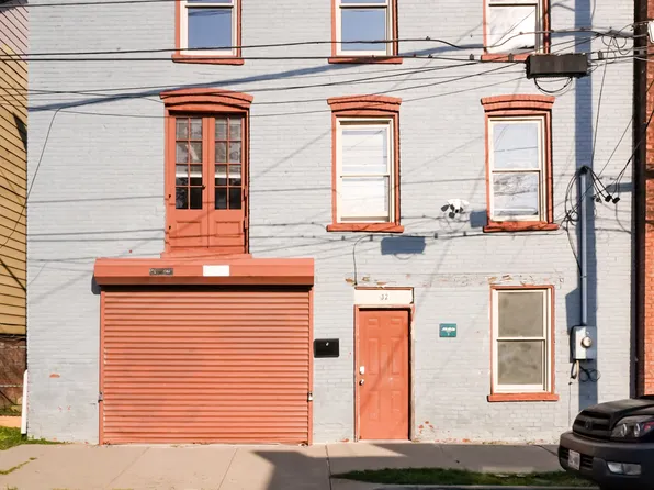 32 Chambers St, Newburgh, NY 12550