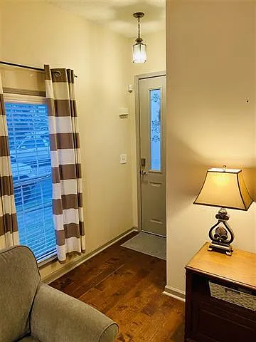 3 bed, 2.5 bath, 1500 sqft, $1,595 — Photo 2
